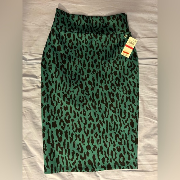 Stylish Green Leopard Print Skirt - NWT - Picture 2 of 3